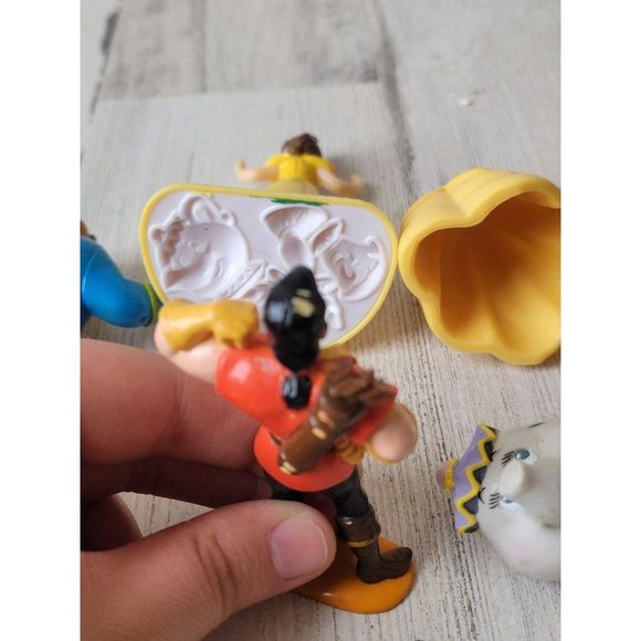 Beauty Beast playset Gaston Mrs pot Bell Disney toy figure - Picture 11 of 11